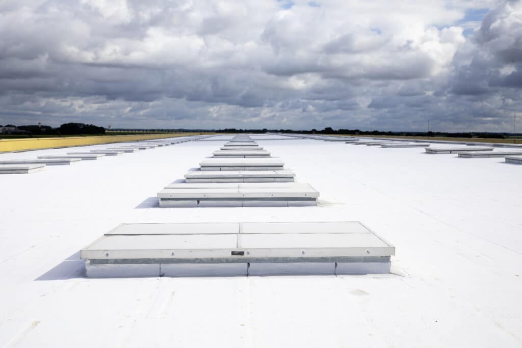 Le CoolRoof, un revêtement thermo-réflectif made in France à partir de coquilles d’huîtres recyclées.