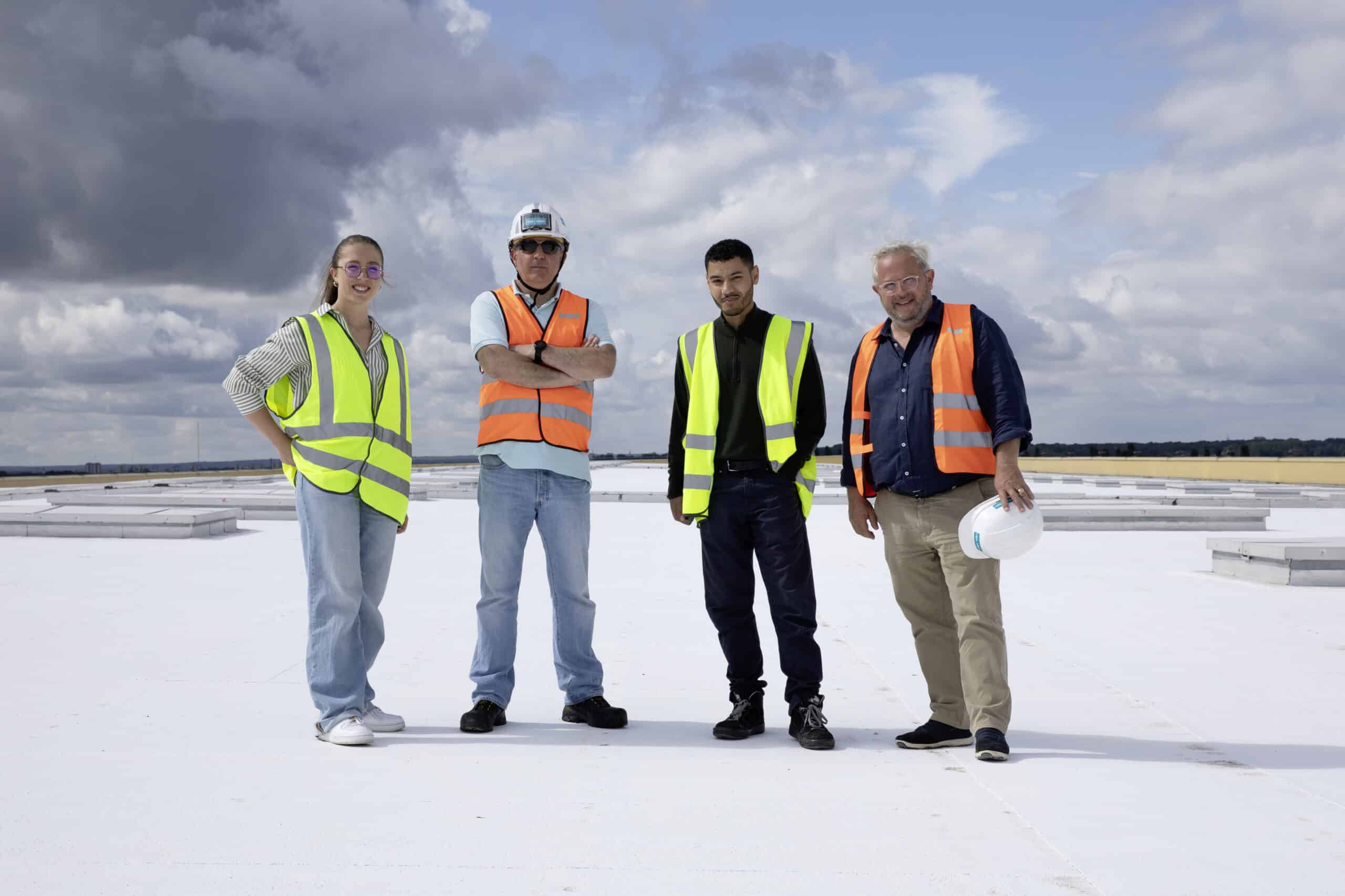 E. Stilla et L. Pernin (Gestionnaire technique) en jaune, E. Huel et L. Cabaud (Cool Roof) en orange.