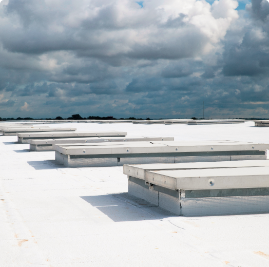 Le cool roofing, une solution low-tech et durable d'adaptation au changement climatique.